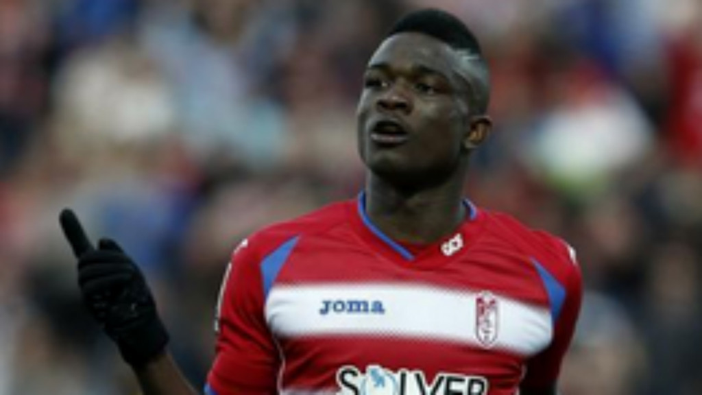 El diario Ideal, de Granada (España), señaló que John Córdoba está en la rampa de salida. Su mala campaña en su debut con el Granada le abre ahora las puertas. Y eso que fue el fichaje más caro del pasado verano, pero a su potente físico no le acompaña la destreza para definir que necesita un goleador. Su juventud hace que sea aún un valor recuperable, pero quizá el Granada no quiere hacer más pruebas con él por ahora. Foto www.goal.com
