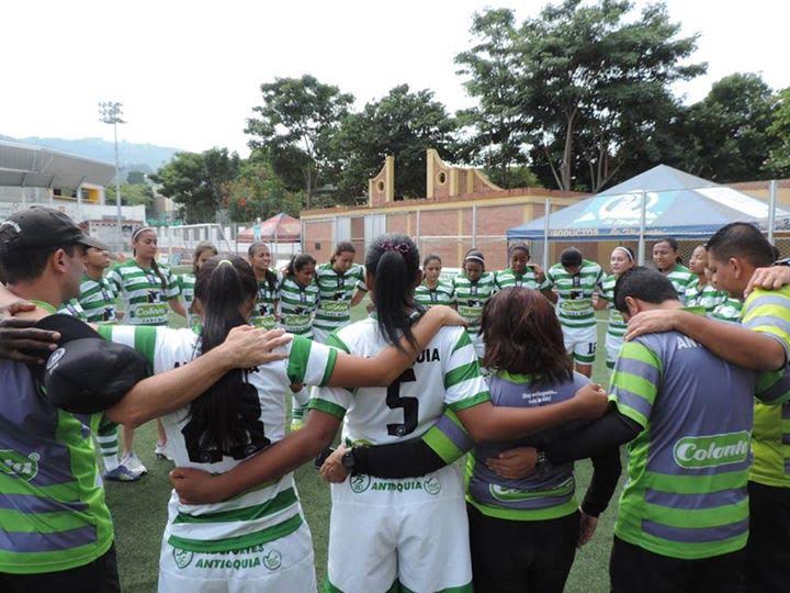 BUCARAMANGA. El ritual antes del compromiso contra Boyacá, victoria de la Selección Antioquia. Foto Liga Antioqueña