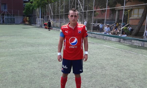 Nicolás Cataño, lateral izquierdo de proyección, juega con el DIM de la Primera A. Foto Carlos Julio Serna / Cápsulas.