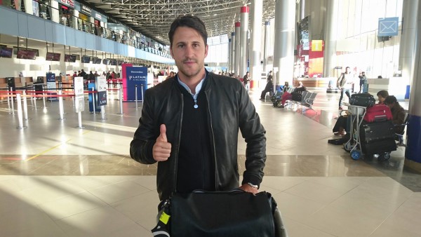 Beñat San José es el nombre del técnico de Bolívar. Asumió el cargo el 16 de junio de este año. Inició su carrera con las inferiores de Real Sociedad (2008). Fue contratado en el 2012 por el Al-Ittihay de Arabia Saudita, categoría Sub-21, al año siguiente pasó al primer equipo con el que ganó la Copa del Rey. Luego pasa a Deportes Antofagasta de Chile. Se declara un fan absoluto del fútbol de ataque. Foto Club Bolívar.