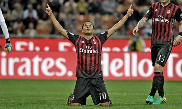 Ac Milan remontó y ganó en el San Siro 4-3 a Sassuolo en la séptima fecha de la Serie A. Carlos Bacca marcó el segundo de penal, única cuota colombiana de fin de semana en Europa. Foto AC Milan.