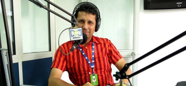 En la cabina de Antena 2, Bucaramanga.