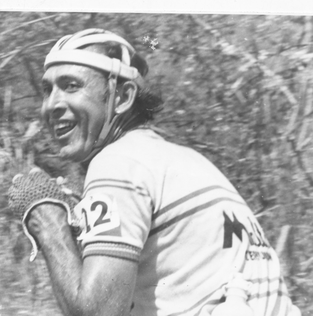 Martín Emilio Cochise Rodríguez superó el récord mundial de la hora aficionada hace 45 años. Este domingo, el intento será del británico Bradley Wiggins. La marca de Cochise tuvo nueve años de vigencia. Foto El Colombiano 