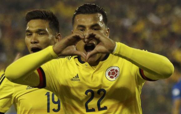 El zaguero Jeisson Murillo abrió el marcador en un gran partido de Colombia que vence a Brasil en el primer tiempo. Foto AP