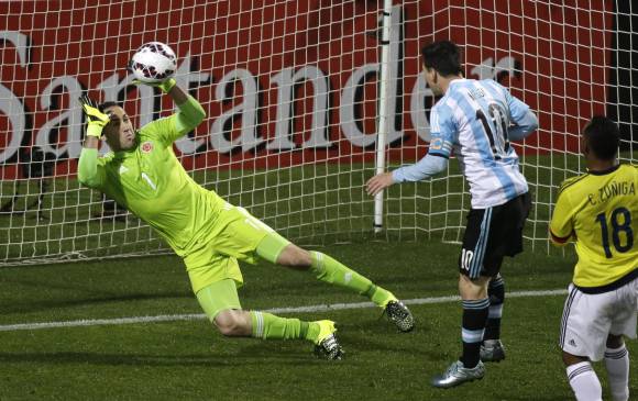 David Ospina, en la acción que le tapó a Messi, fue el  jugador más importante de la deficiente  Colombia en la Copa América. Foto AP