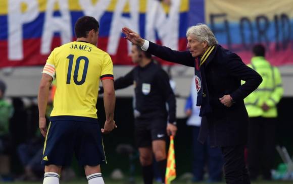 José Pekerman ha tenido mucho trabajo en esta Copa América y tendrá que indicarle mejor el libreto a James Rodríguez. Foto AFP
