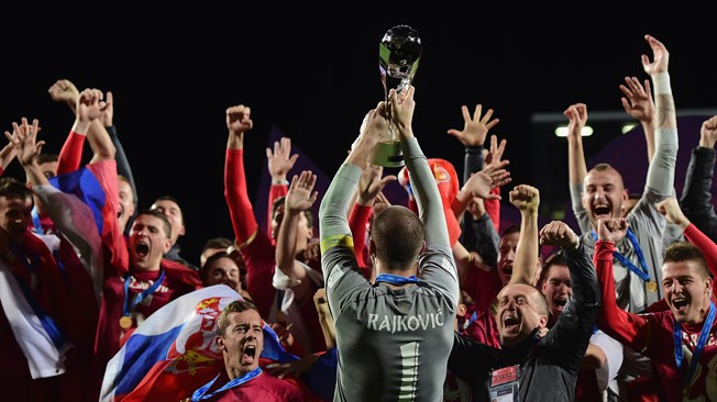 Serbia celebra su primer título como país independiente, ya que la desmembrada Yugoslavia había logrado la corona en Chile-1987. Foto Getty Images /Fifa.com