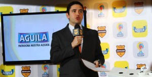 Juan Felipe Mejía como presentador de los diferentes orteos de la Dimayor