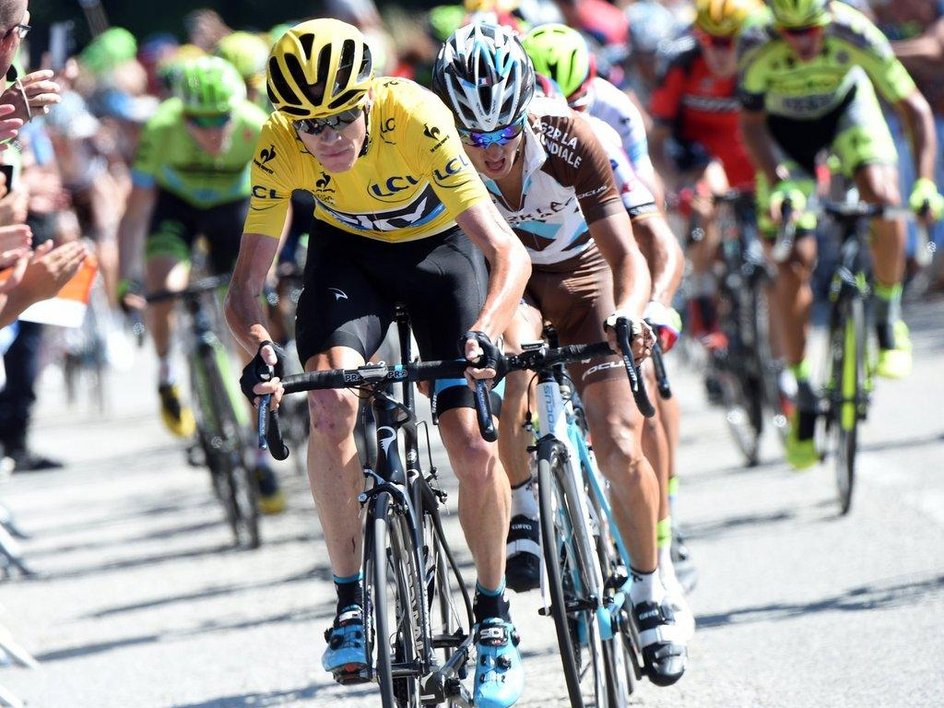 Chris Froome se muestra como el más serio aspirante al título del Tour-2015. En dos oportunidades ha tenido la camiseta amarilla y en la poca montaña que se ha corrido, se muestra controlador. Foto cortesía Team Sky.