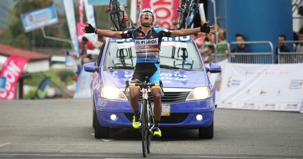El pedalista antioqueño Alejandro Serna, de Pijaos del Tolima, fue el ganador de la sexta etapa de la ronda nacional. Foto cortesía Liga Postobón-Cristian Álvarez.