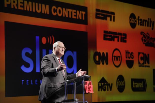 Joe Clayton, presidente y director general de Dish Network, presenta Sling TV, un servicio de televisión por internet de bajo costo. Foto AP 