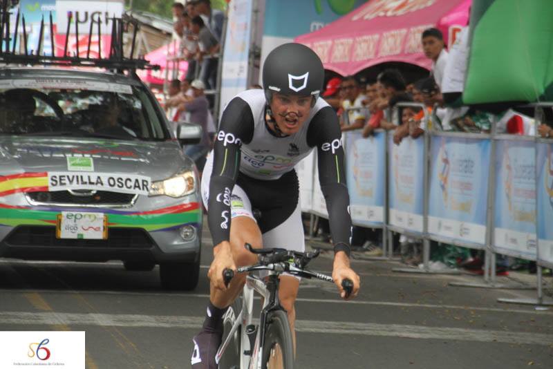 Óscar Sevilla (EPM-Une) ganó este martes en El Tambo, Risaralda y se acercó al líder de la Vuelta a Colombia, Mauricio Ortega (Orgullo Antioqueño). Foto cortesía Fedeciclismo.