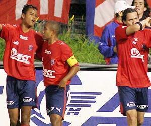 Año 2006. Con la camiseta del DIM. Capitán Néider Morantes y compañero Jaime Castrillón. 