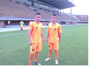 Miguel Uribe y Camilo Velásquez autores de los dos primeros goles del Envigado al Pereira. Foto Carlos Julio Serna.