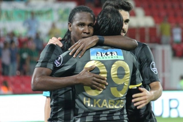 Akhisar con gol de Rodallega le ganó por la mínima al Genclebirligi. Foto golcaracoll.com