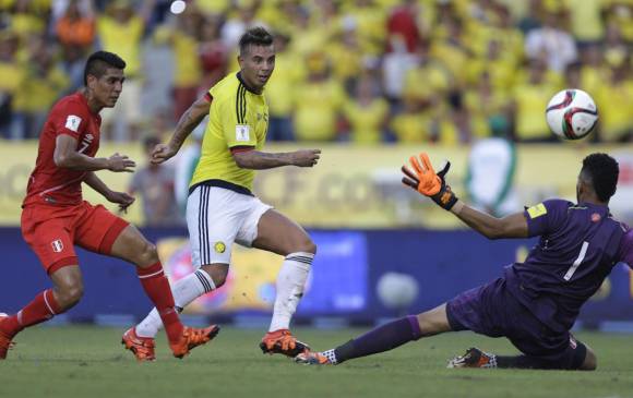 Que se repita. Perú estaba cerca del empate y vino un contragolpe que concluyó con categoría Edwin Cardona con este gol para el 2-0. Foto AP