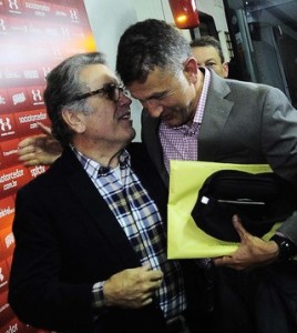 Osorio y el presidente de Sao Paulo. Foto globoesporte.com)