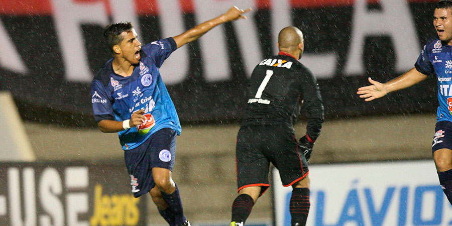 Wendell Lira celebra el gol que le permite competir con Messi. Foto: AFP / La Tercera