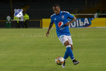 BOGOTÁ. Manga Escobar convirtió para Millonarios el primer gol frente a Jaguares. Y el cuadro azul amaneció como líder de la Liga Águila en 5 fechas y 5 encuentros aplazados. Foto tomada de la página web del club Los Millonarios.