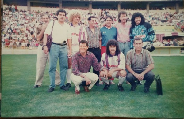 En la presentación de Higuita con el Real Valladolid. Era un gremio de periodistas muy unido, todos amigos.