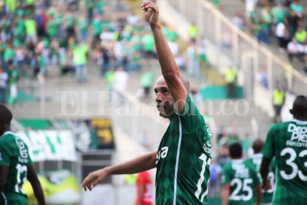 Mayer Candelo, después de 12 años con el Cali, abrió el marcador y salió con ovación en el minuto 71. Foto Bernardo Peña, tomada de El País.