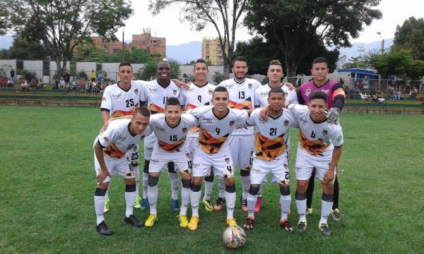 Equipo Ditaires que el sábado logró un buen resultado, 1x0, ante Leones F.C. de la primera A. Foto archivo Carlos Julio Serna / Cápsulas.