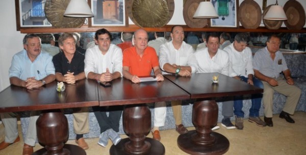 Reunión de presidentes de ocho equipos del fútbol profesional colombiano reunidos en Cartagena el 30 de agosto de 2016. O sea, el G-8. Foto Lorena Henríquez, tomada de El Heraldo.