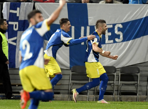 Kosovo celebra el empate con Finlandia en la Eliminatoria Europea. Foto tomada de El Gráfico, argentina.