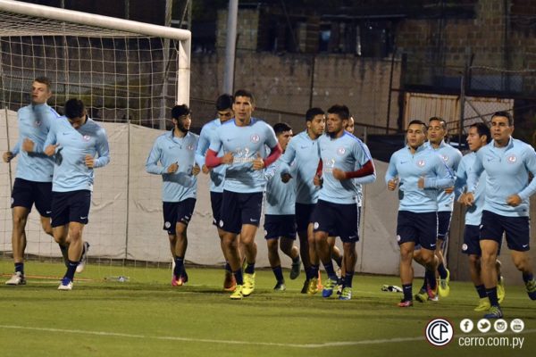 Cerro Porteño y uno de los entrenamientos en el Polideportivo Sur de Envigado. En esta Copa lo persigue un fantasma a la hora de disputar la final. Foto tomada de la página web de Cerro Porteño.