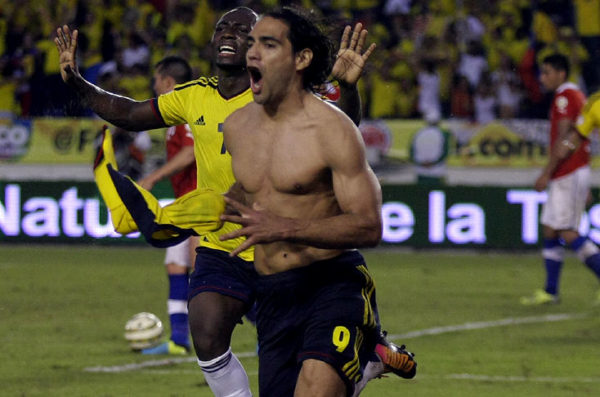 BARRANQUILLA: Viernes 10 de octubre de 2013. Como olvidar esa fecha. Colombia perdía con Chile 3-0 en el primer tiempo. Vino la histórica remontada, el 3-3, los dos goles de Falcao, la alegría de un apís, tiquete para Brasil 2014. Foto elpais.com.co