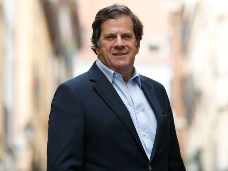 La imagen tiene un atributo ALT vacío; su nombre de archivo es Roberto-Pombo-26.png